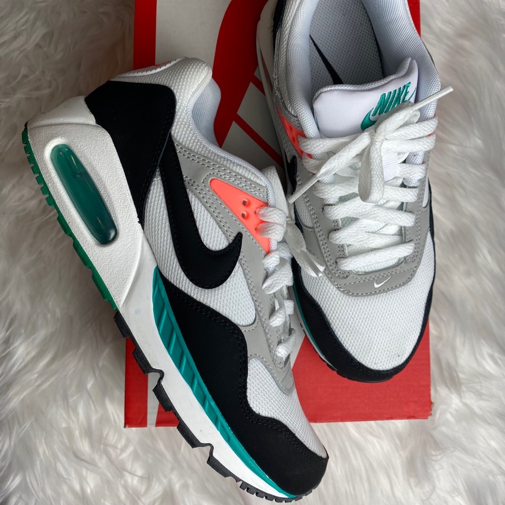 Nike woman’s air max correlate shoes